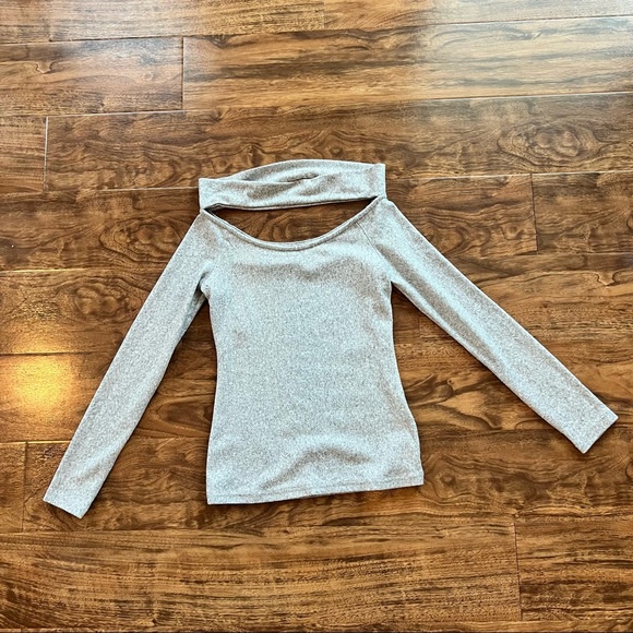 off the shoulder long sleeve top - Picture 2 of 7